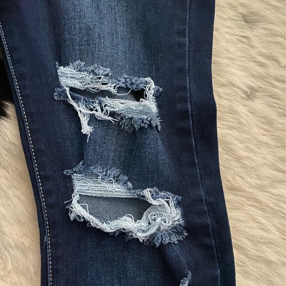 High rise distressed kancan skinny jeans - Picture 2 of 4